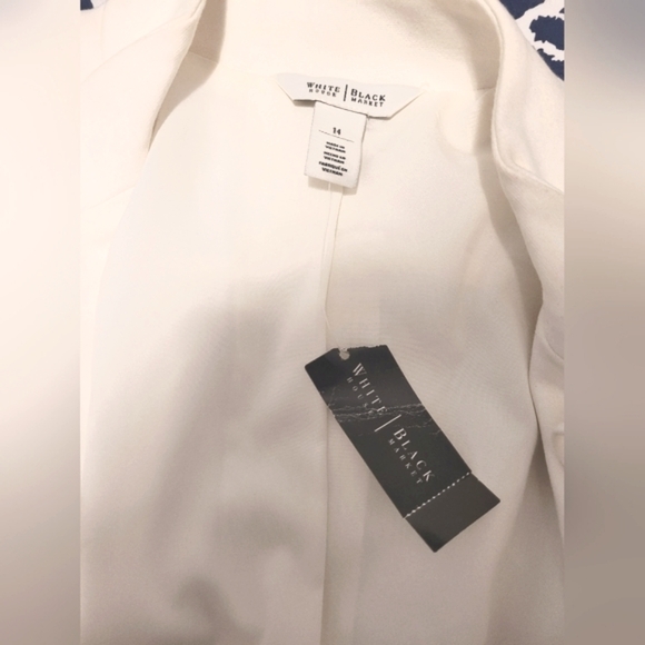 ❗️SALE❗BNWT White House Black Market Crop Off White Jacket,Ruffles Zip Front, 14 - Picture 10 of 10